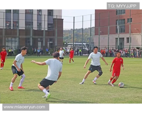 香港足球队5号球员是谁 了解他的个人背景与在队表现